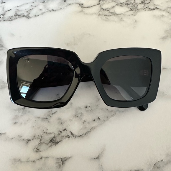 Chanel rectangle Sunglasses, acetate, black & gold. Excellent condition. - Picture 5 of 11